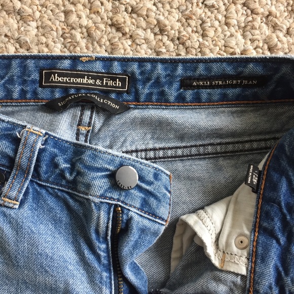 Abercrombie & Fitch Mid-Rise Straight Leg Jeans - Picture 4 of 4